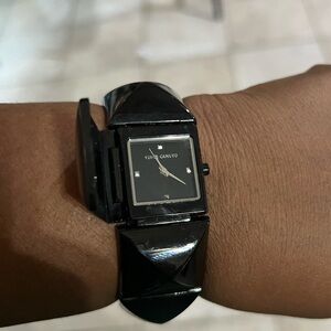 Vince Camuto Ladies Black Metal Pyramid-shaped Bracelet Watch VC/ 5027 Y121